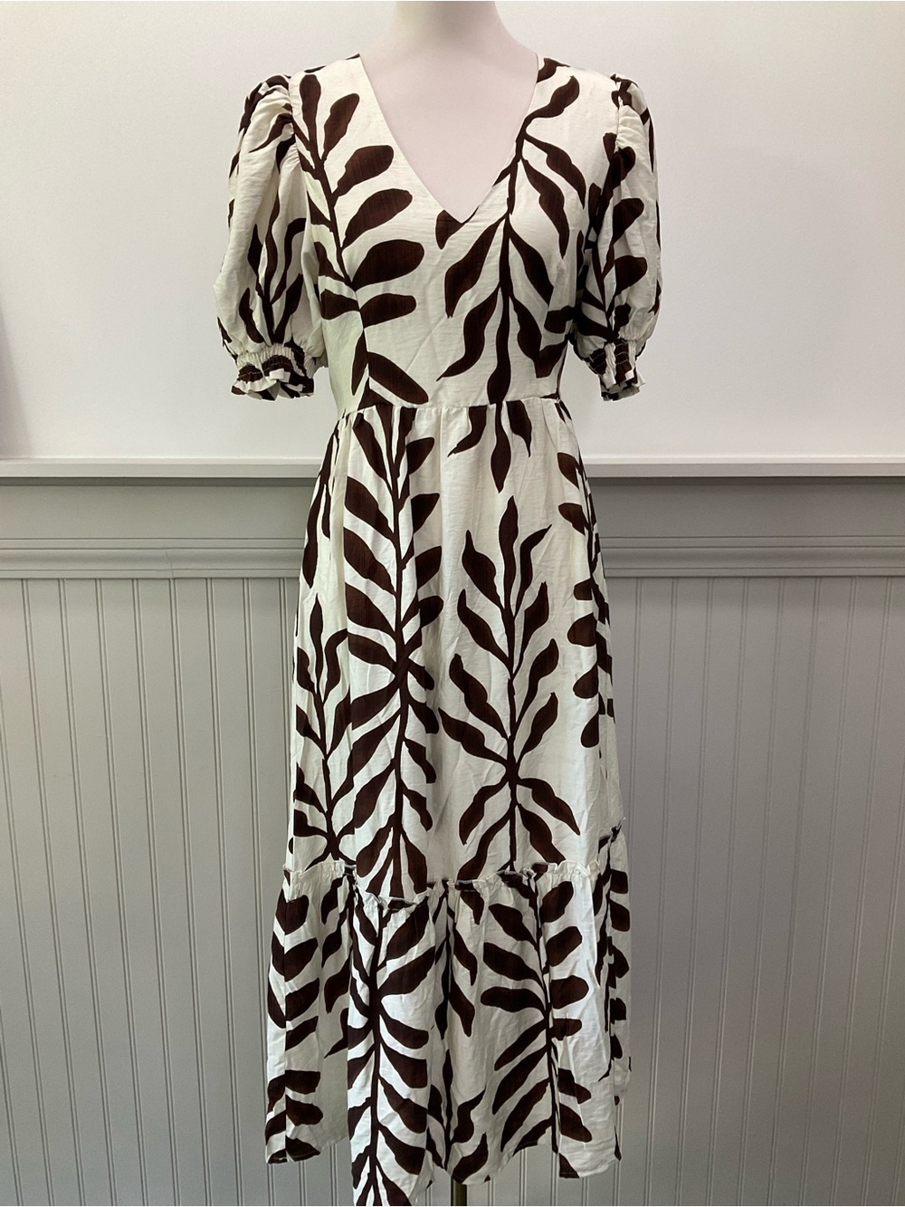 Petal & Pup Tropical Leaf Print Midi Dress Small Brown Ivory Puff Sleeve NWOT